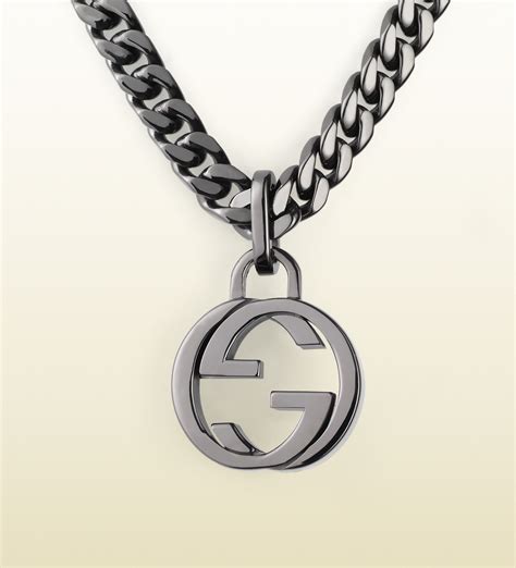 gucci necklace with pendant